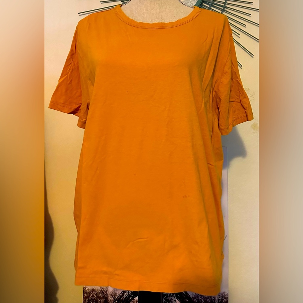 NWT Universal Thread tee XXL in mustard yellow or gold.